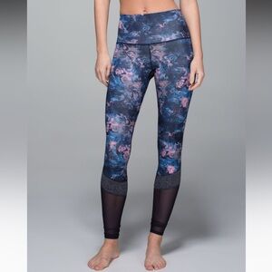 Lululemon If You're Lucky Pant Luxtreme
Moody Mirage Bark Berry Deep Navy-size12